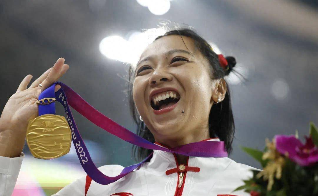 女子游泳全面开花，多面手金牌接连加冕