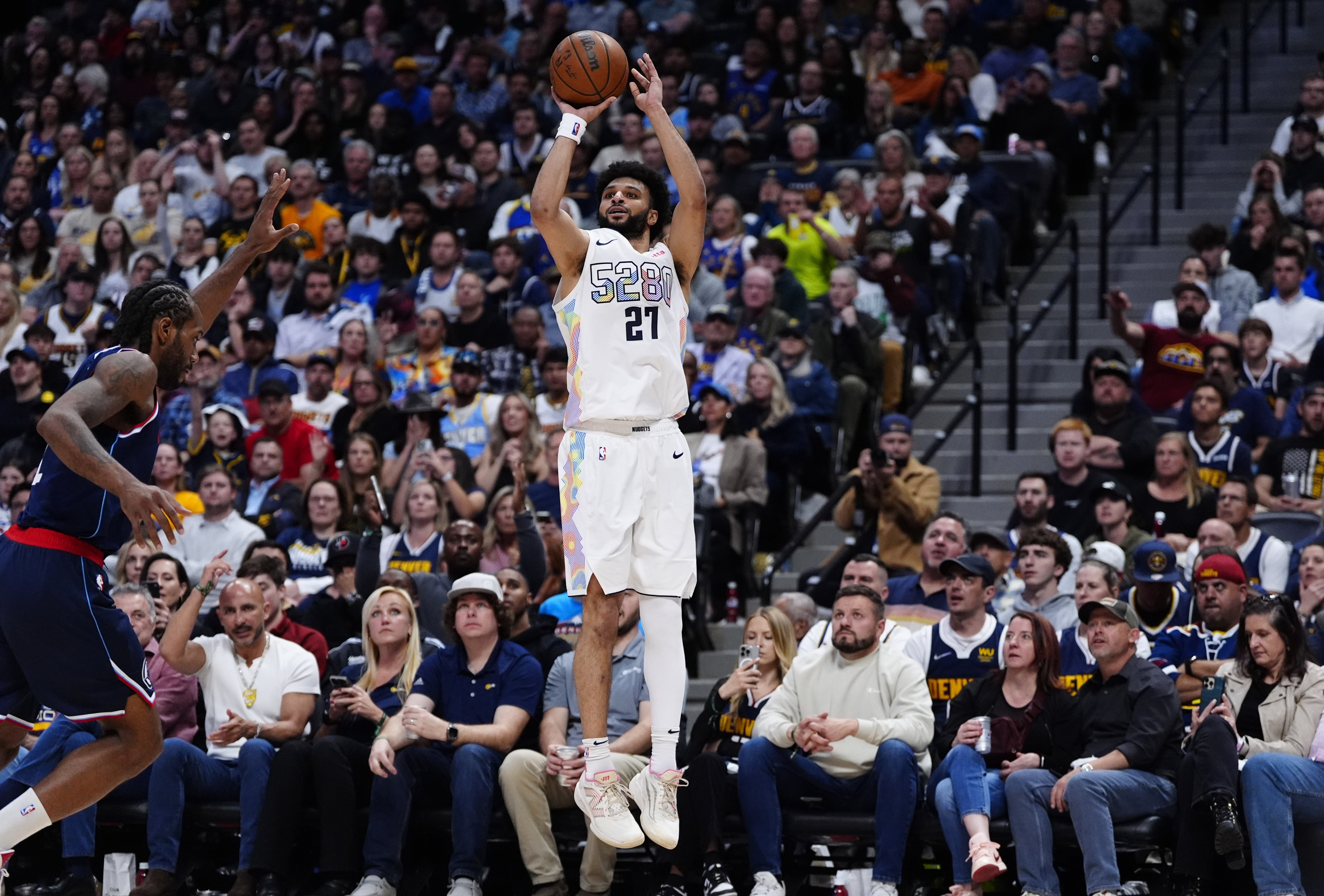  穆雷回归赛场，回归赛场首场状态亮眼，勇士观众沸腾！