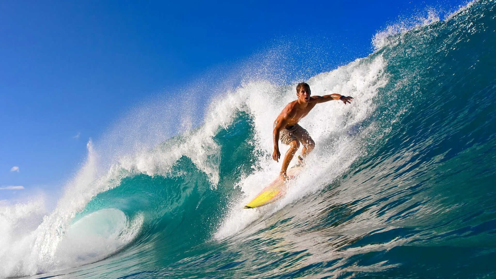 新疆男篮半决赛爆冷金州勇士，高芙砍下30记关键球，全场沸腾